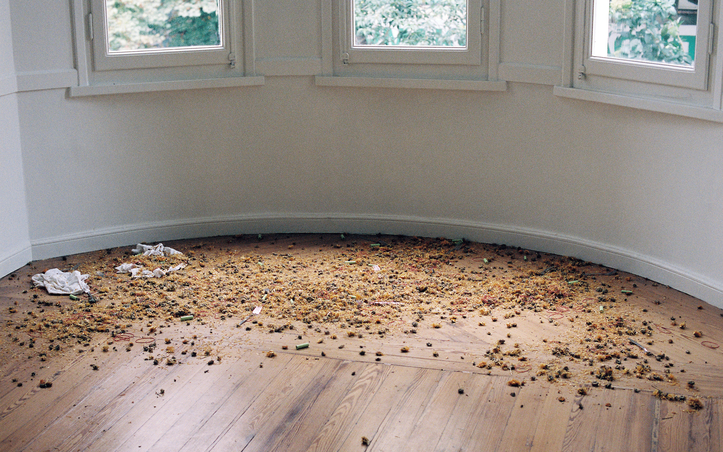 Installation view of Jason Dodge, They lifted me into the sun again and packed my empty skull with cinnamon, Akwa Ibom, Nigeria, Athens, Greece, 2021. Courtesy of the artist. 